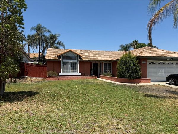 2420 W Sunrise Drive, Rialto, CA 92377