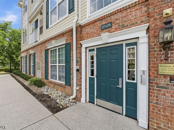 274 Windmill Ct, Lopatcong, NJ 08865