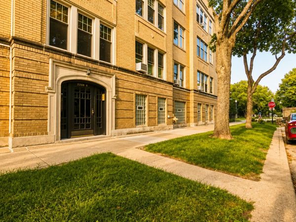 2208 W Winnemac Avenue , Unit APT2, Chicago, IL 60625