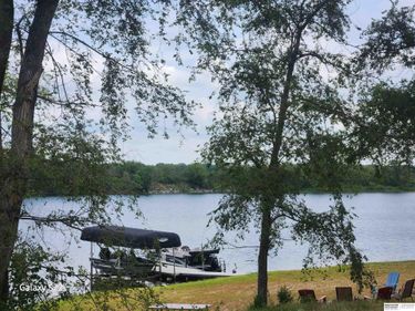 6008 Sun Lake Drive, Plattsmouth, NE 68048