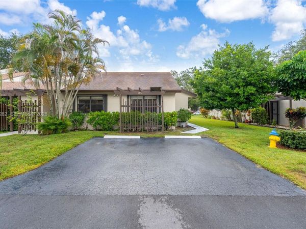 1551 NW 98th Way , Pembroke Pines, FL 33024