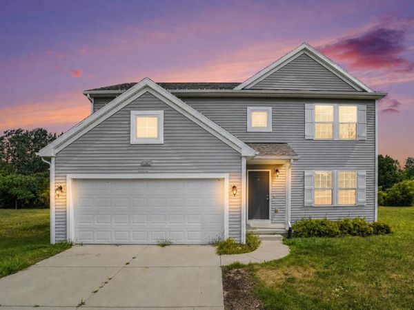 334 Saddlebrook Drive, Linden, MI 48451