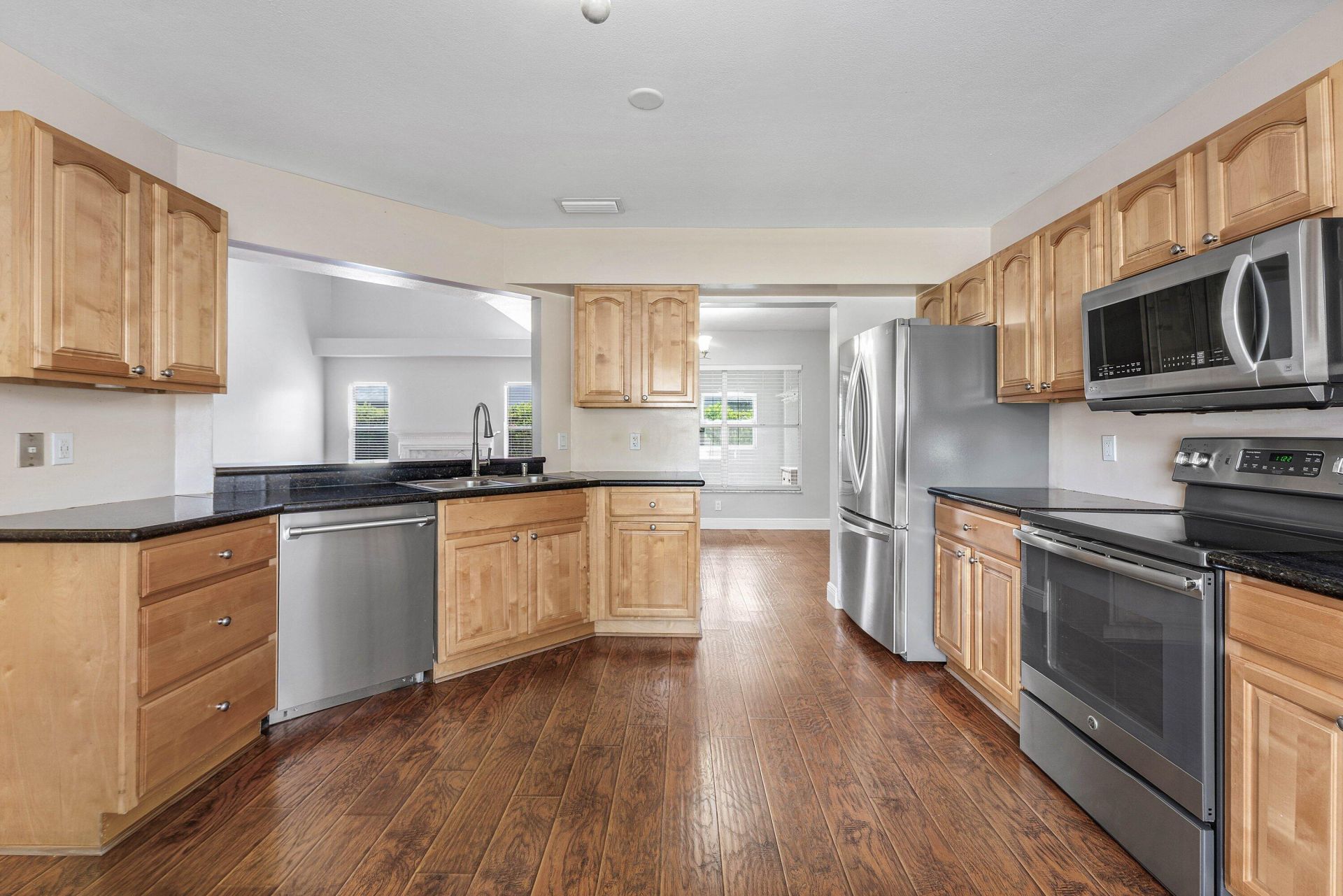 139 Royal Pine Circle S, Royal Palm Beach, FL 33411 Photo