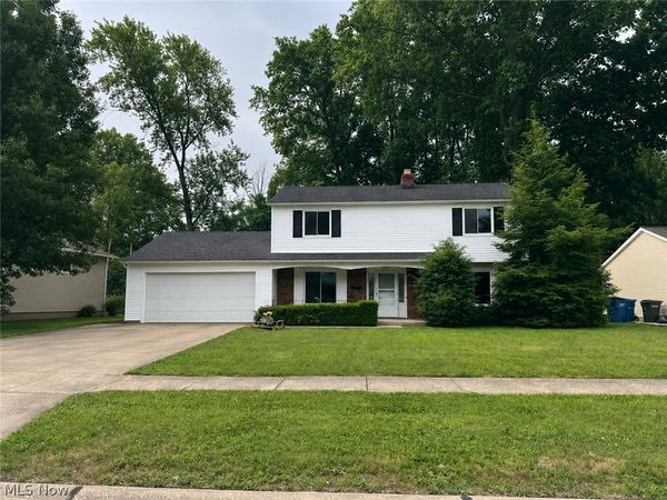 26941 Adele Lane , Olmsted Falls, OH 44138