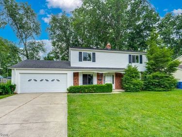 26941 Adele Lane, Olmsted Falls, OH 44138