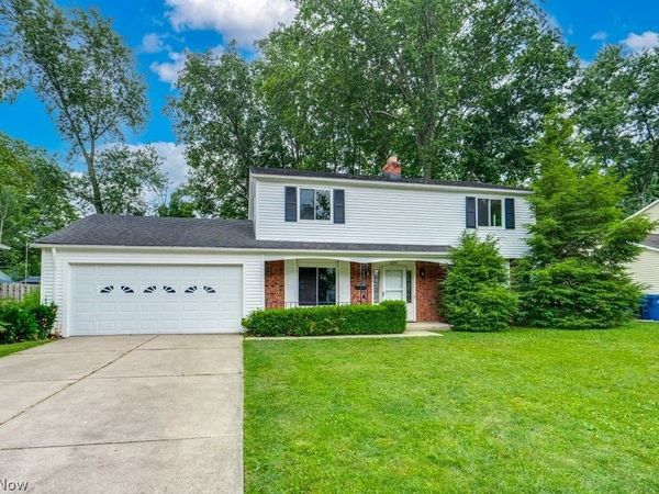 26941 Adele Lane, Olmsted Falls, OH 44138