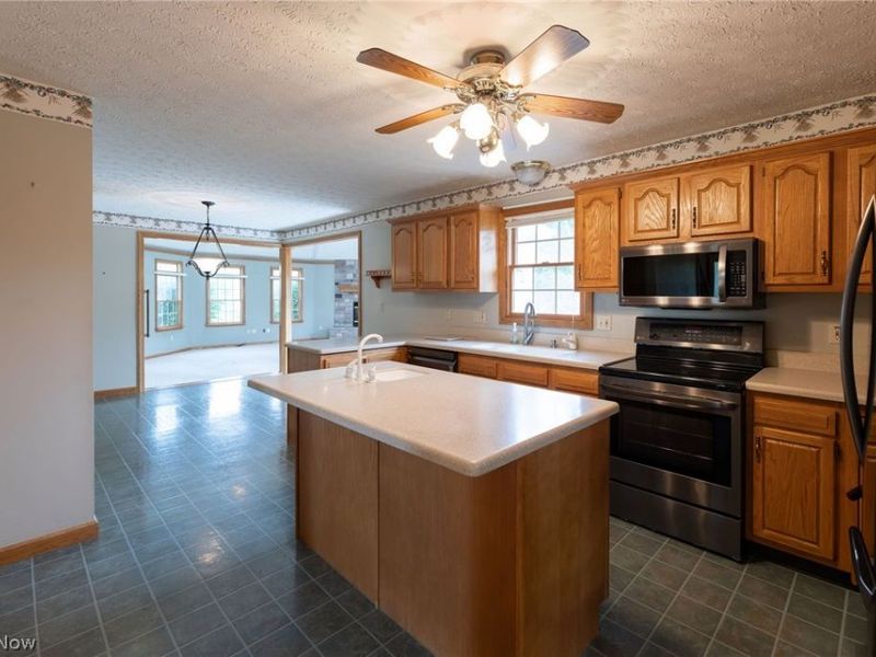 457 Lisbon Drive, Tallmadge, OH 44278 Photo 10