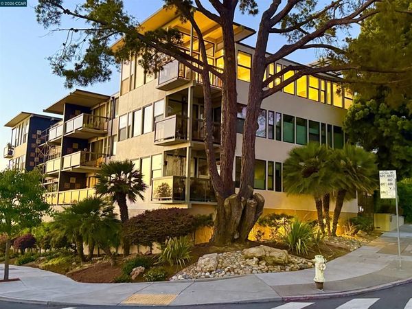 5400 Broadway Ter, Unit 301, Oakland, CA 94618