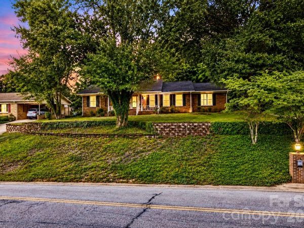1756 12th Street Drive NW, Hickory, NC 28601