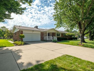 2250 Banyon Drive, Beavercreek, OH 45431