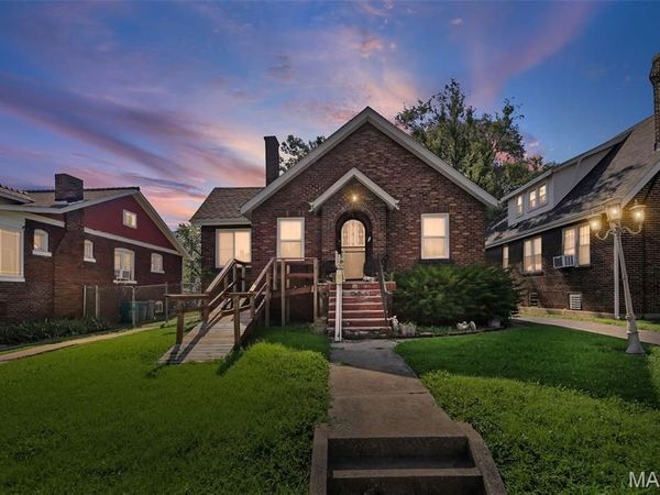 734 Vogel Place , East St Louis, IL 62205