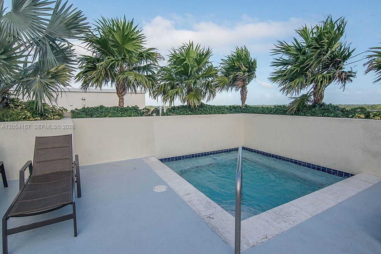 7280 SW 89th St , Unit D502, Miami, FL 33156 Photo