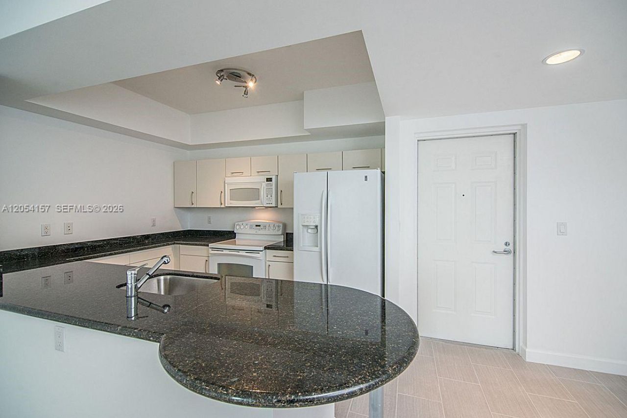 7280 SW 89th St , Unit D502, Miami, FL 33156 Photo