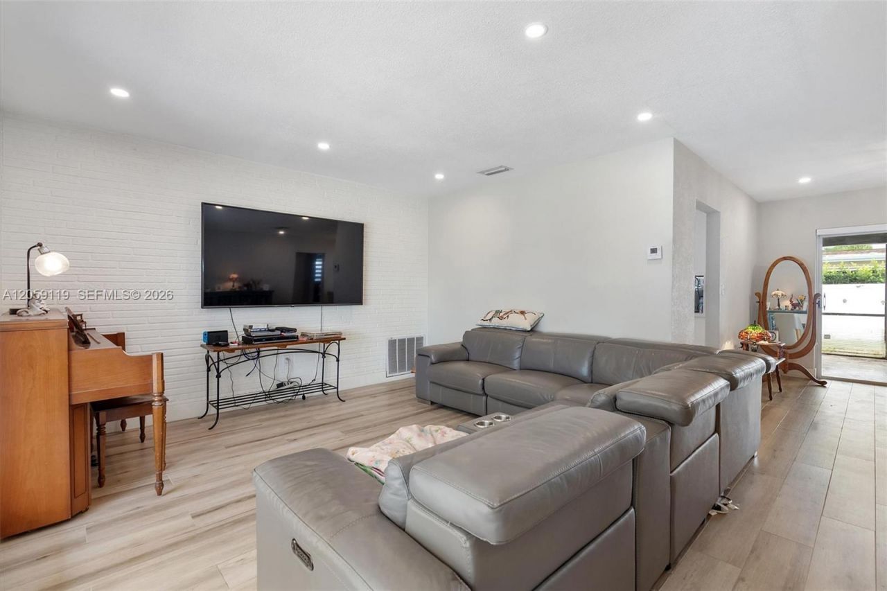 8963 SW 53rd St, Cooper City, FL 33328 Photo