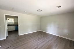 1605 Clinton Street photo 4