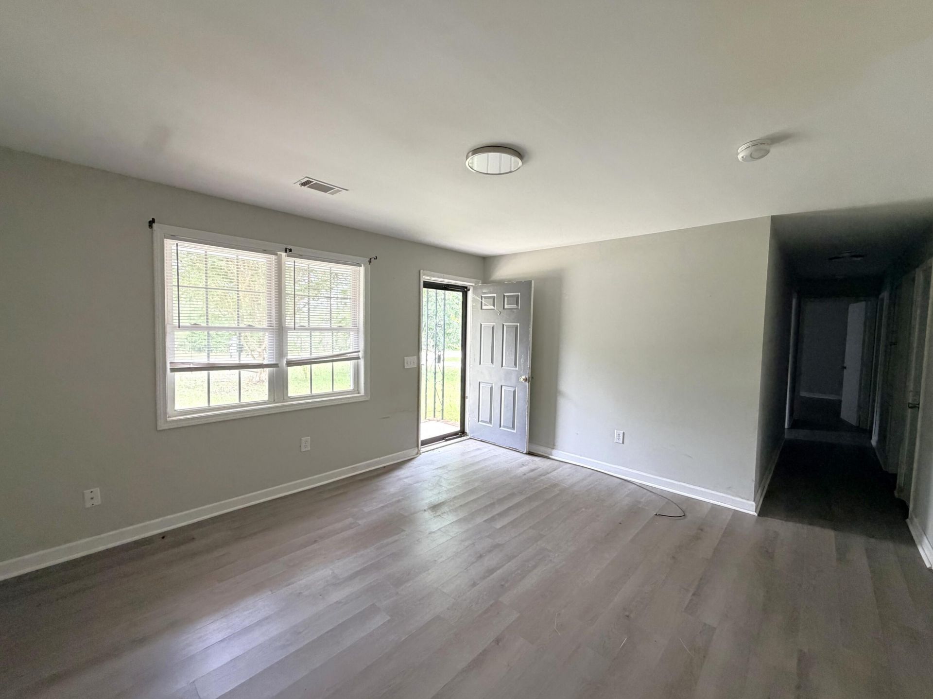 1605 Clinton Street Photo 4