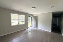 1605 Clinton Street photo 4