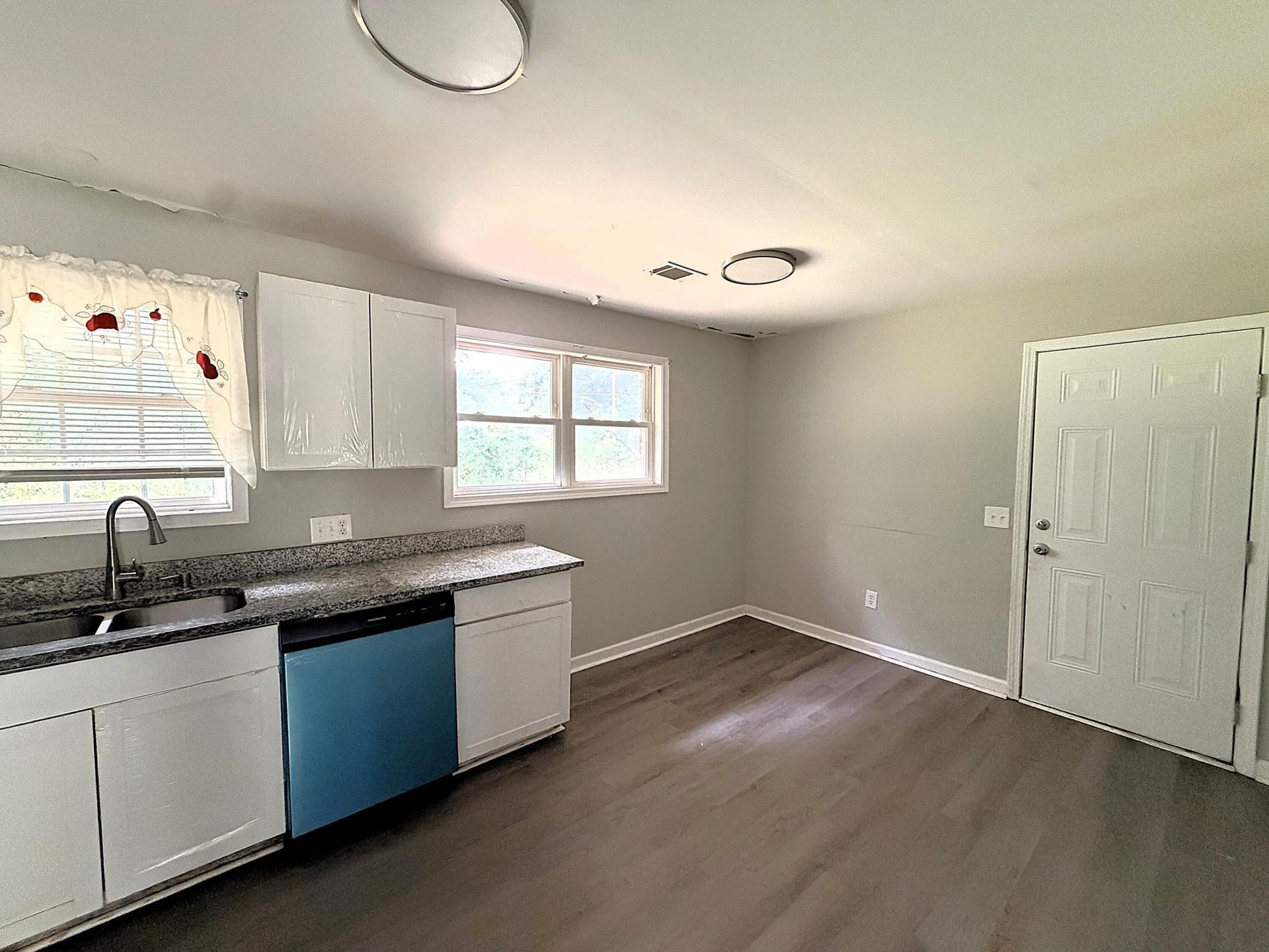 1605 Clinton Street Photo 5