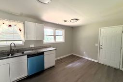 1605 Clinton Street photo 4