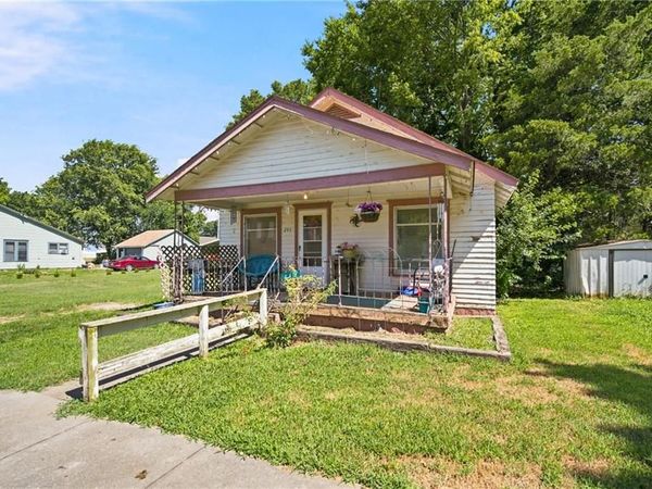 243 E 5th Avenue, Garnett, KS 66032