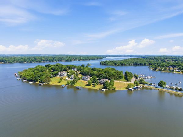 305 Harbor Dr , Old Hickory, TN 37138