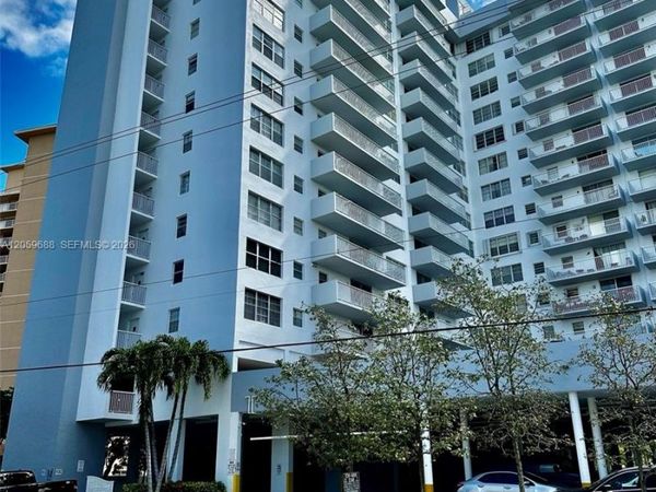 137 Golden Isles Dr, Unit 512, Hallandale Beach, FL 33009
