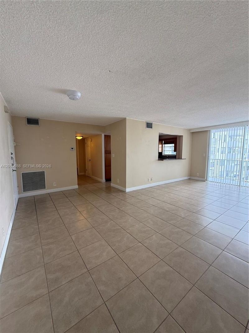 137 Golden Isles Dr, Unit 512, Hallandale Beach, FL 33009 Photo