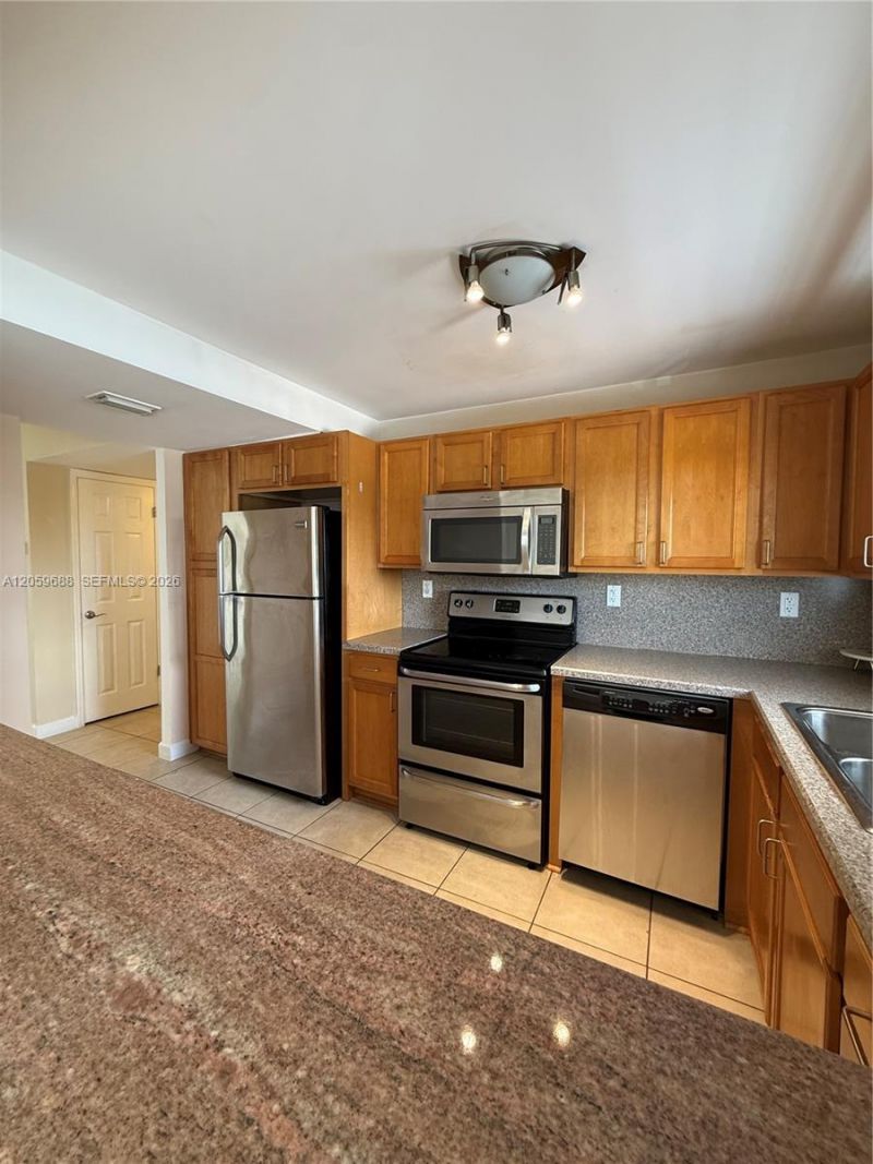 137 Golden Isles Dr, Unit 512, Hallandale Beach, FL 33009 Photo