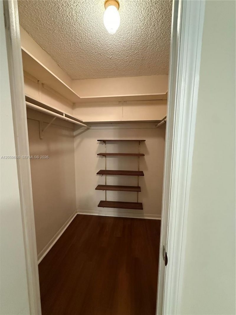 137 Golden Isles Dr, Unit 512, Hallandale Beach, FL 33009 Photo