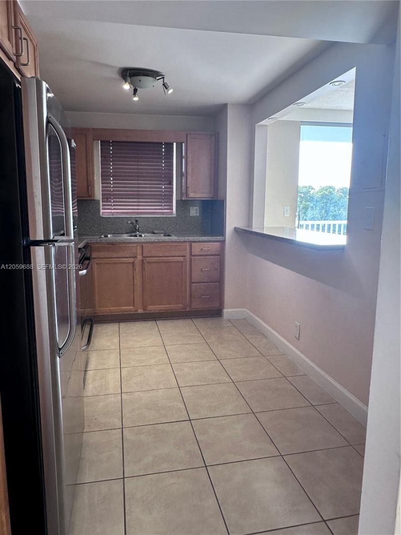 137 Golden Isles Dr, Unit 512, Hallandale Beach, FL 33009 Photo
