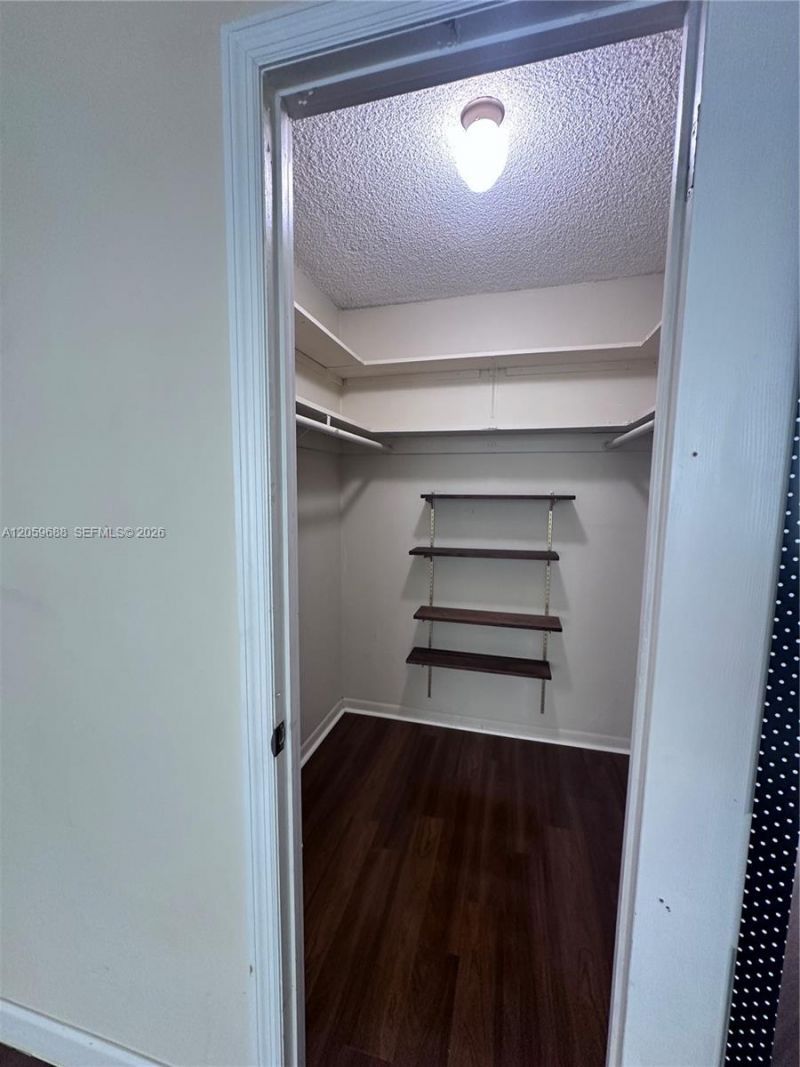 137 Golden Isles Dr, Unit 512, Hallandale Beach, FL 33009 Photo