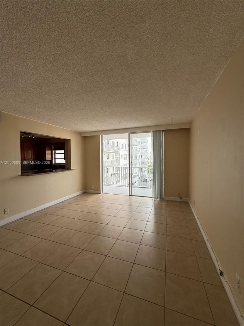 137 Golden Isles Dr, Unit 512, Hallandale Beach, FL 33009 Photo