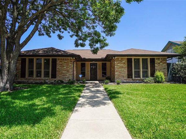 7113 Ridgeview Drive, Rowlett, TX 75089