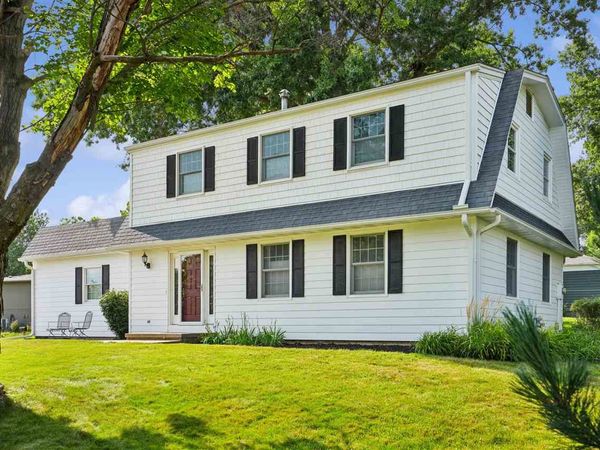 2 Bedford Ct, Iowa City, IA 52317