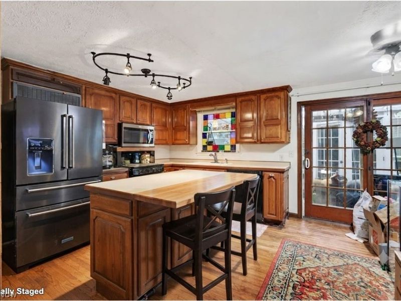 988 White Oak Circle, Medina, OH 44256 Photo 6