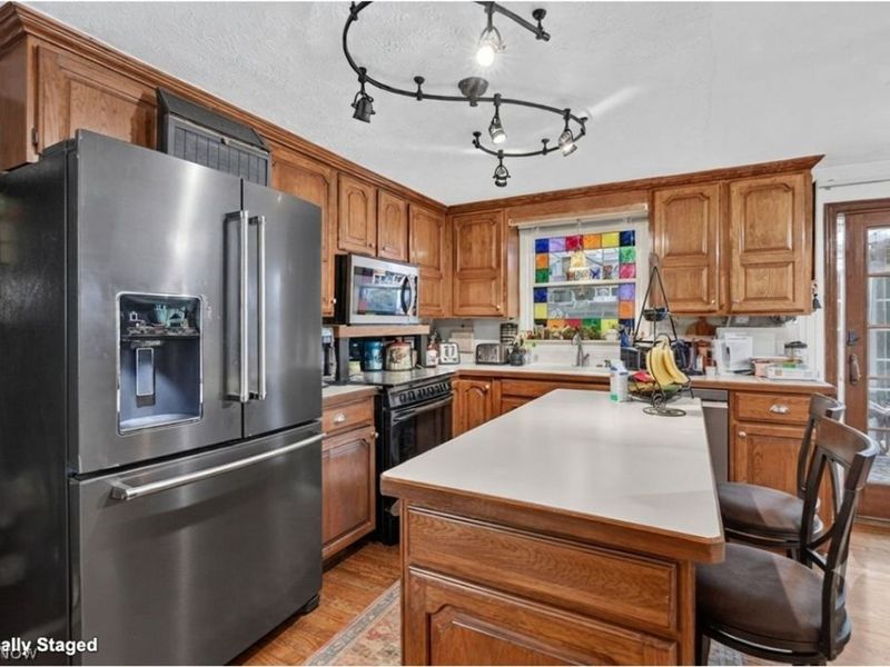 988 White Oak Circle, Medina, OH 44256 Photo 8