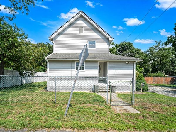 25 William Street , Central Islip, NY 11722