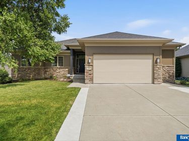 8942 S 29 Street, Lincoln, NE 68516