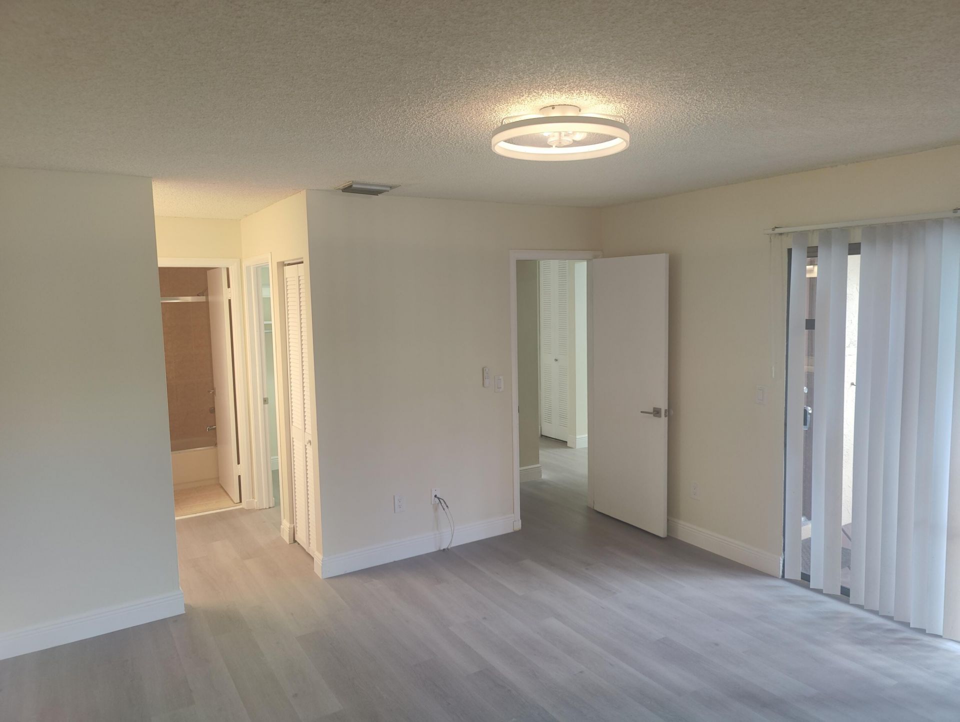302 Lakeview Drive E, Unit 302, Royal Palm Beach, FL 33411 Photo