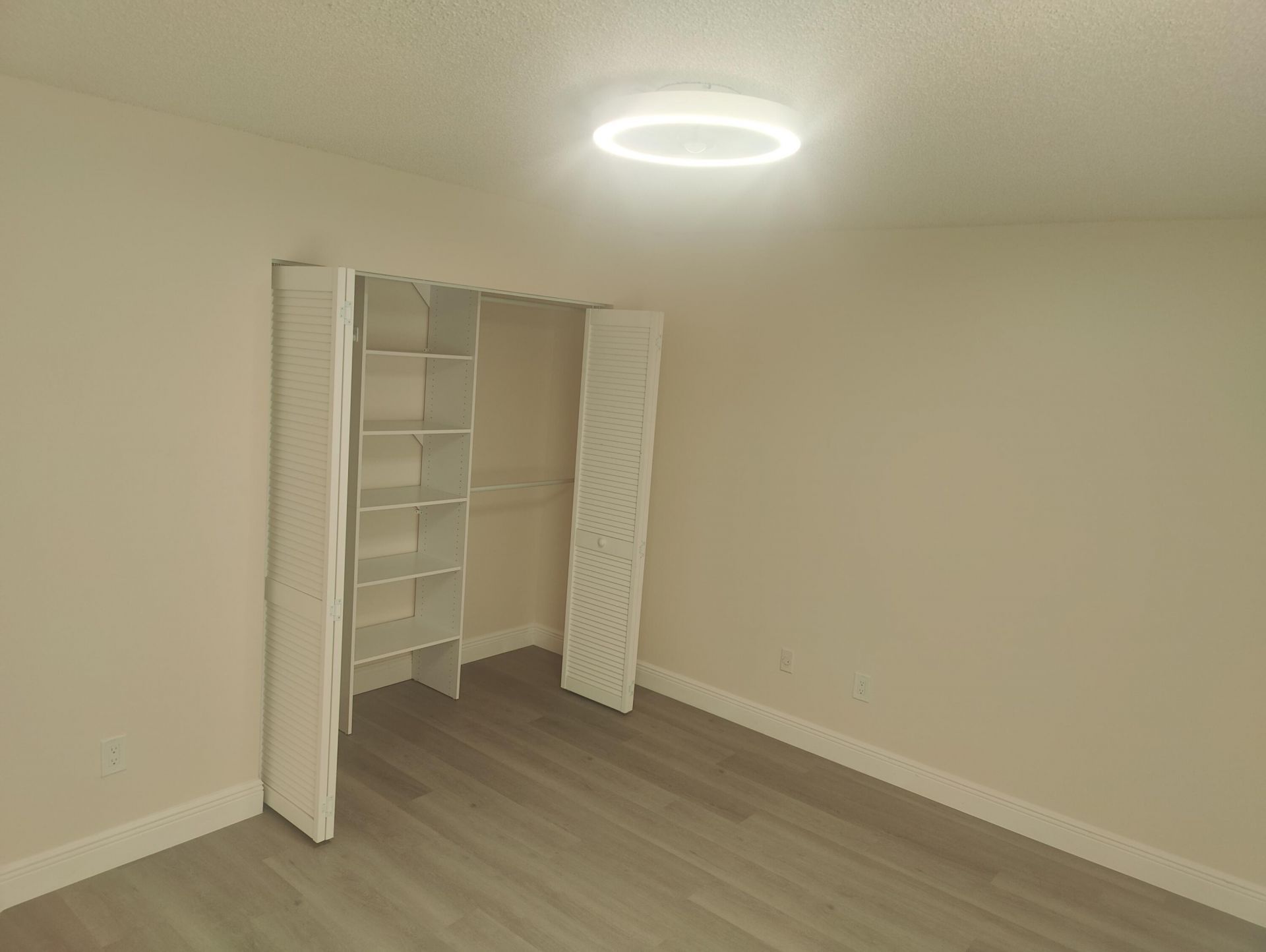 302 Lakeview Drive E, Unit 302, Royal Palm Beach, FL 33411 Photo