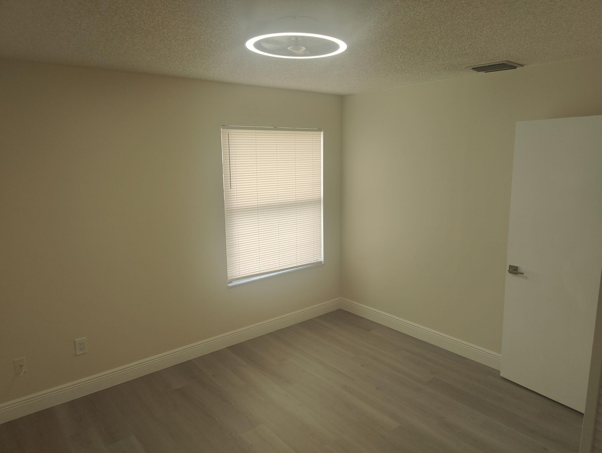 302 Lakeview Drive E, Unit 302, Royal Palm Beach, FL 33411 Photo