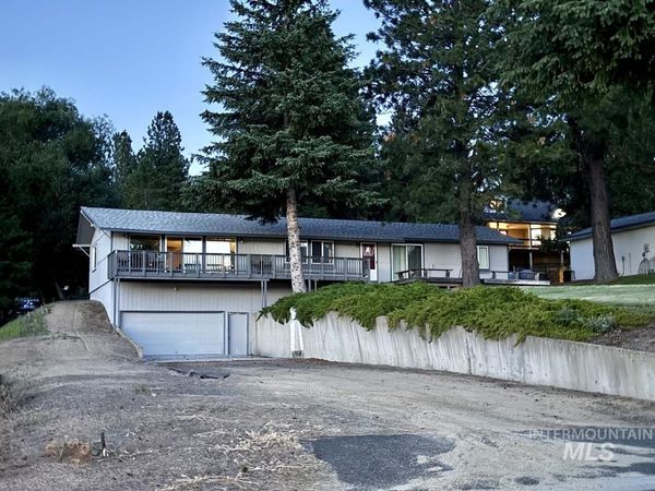 110 Lakeshore Drive, Cascade, ID 83611