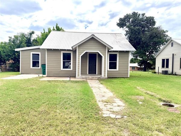 707 Reynolds Street , Goldthwaite, TX 76844