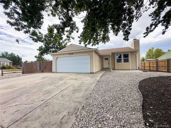 5128 Columbus Way , Denver, CO 80239