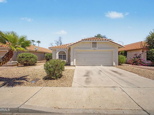 1006 W REDONDO Drive, Gilbert, AZ 85233
