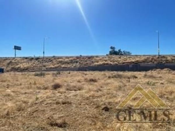 2111 Girard Street, Delano, CA 93215