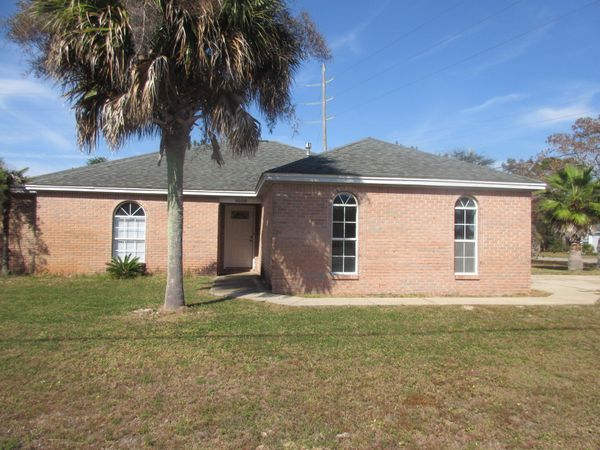 9608 Brentwood Boulevard, Navarre, FL 32566