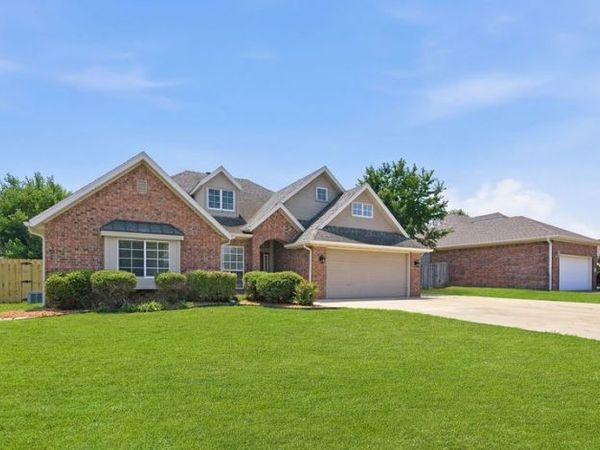 2201 SW Juniper Avenue , Bentonville, AR 72713