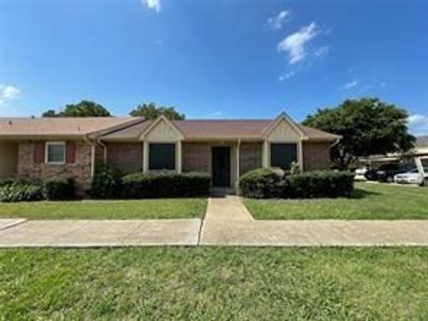 27 E Mountain Creek Court, Unit 5, Grand Prairie, TX 75052
