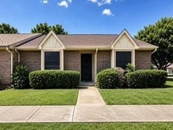 27 E Mountain Creek Court, Unit 5, Grand Prairie, TX 75052